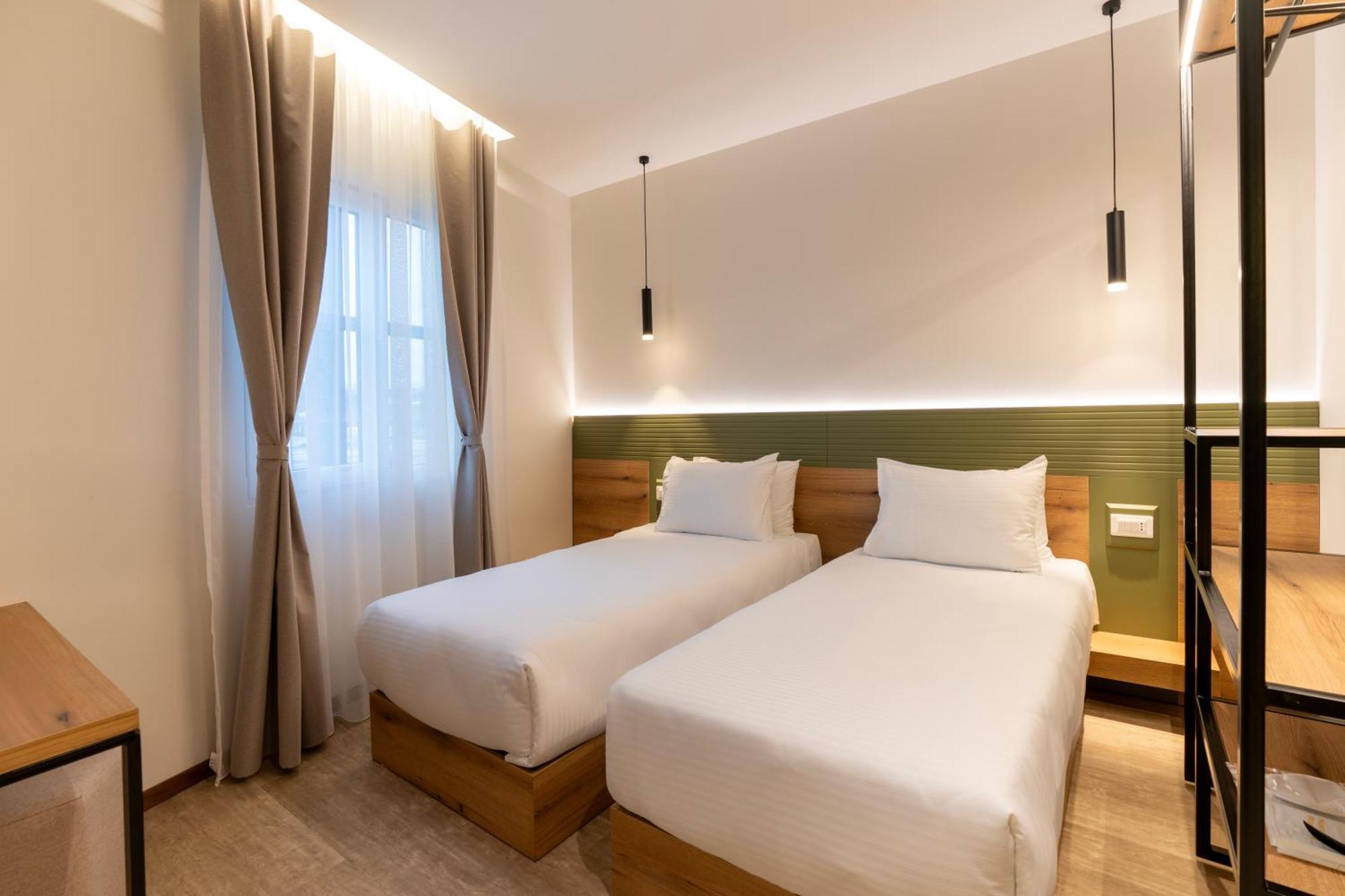 Star Hill Hotel Pristina Kültér fotó