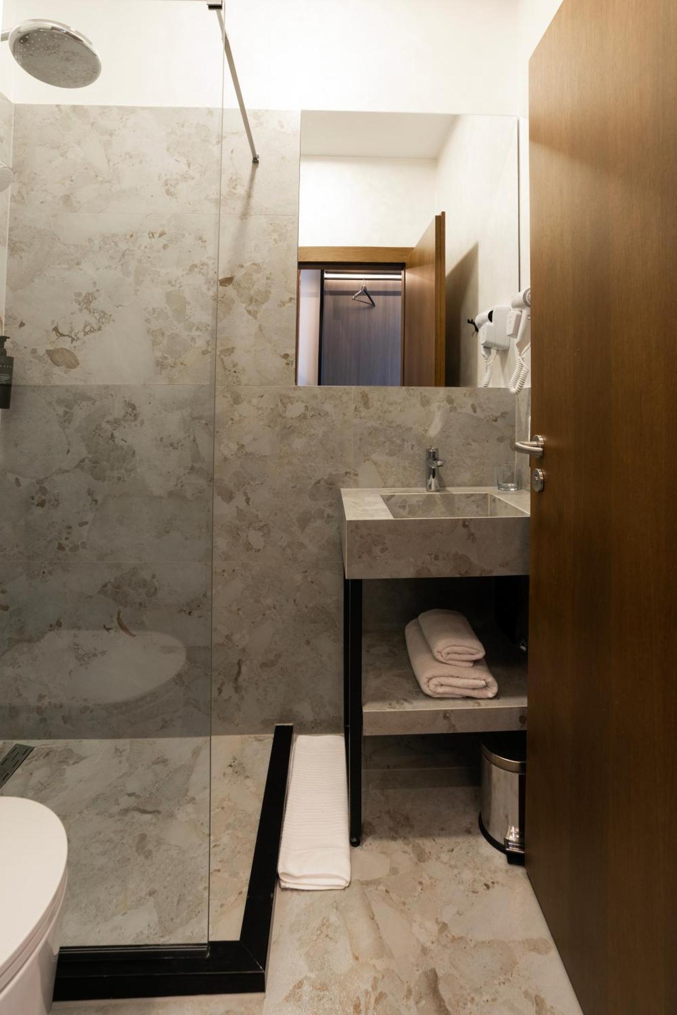 Star Hill Hotel Pristina Kültér fotó